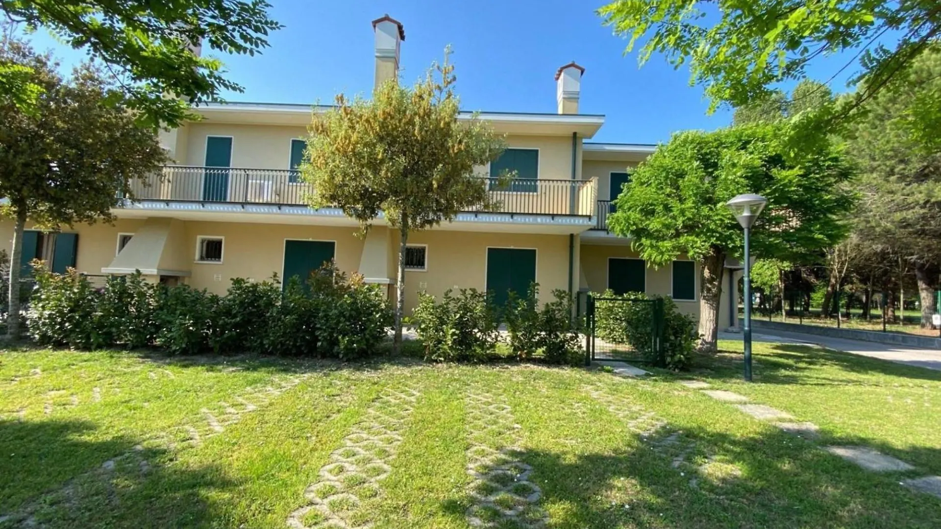 Charming Townhouse With Garden And Pool Apartment Bibione Italy