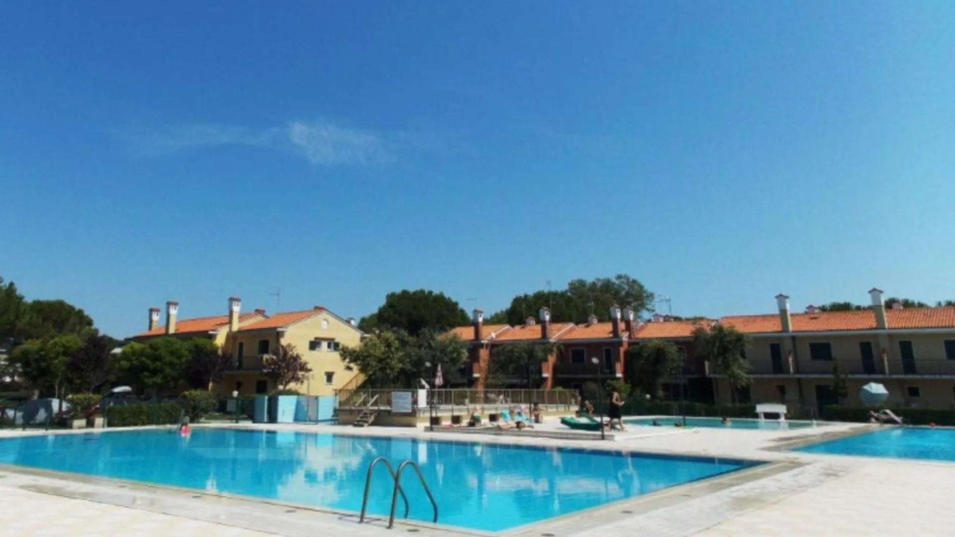 Charming Townhouse With Garden And Pool Apartment Bibione